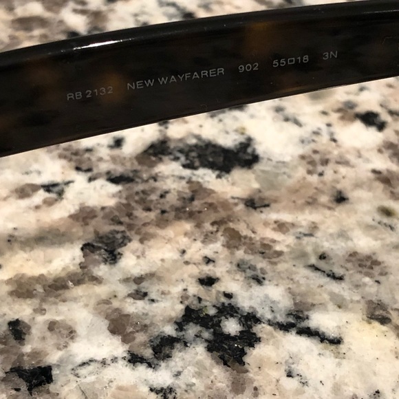 Lightly used ORIGINAL WAYFARER RAYBAN - Picture 3 of 4